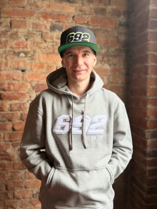 Czapka z daszkiem Pełna Czarna 692 WHITE NOWOŚĆ